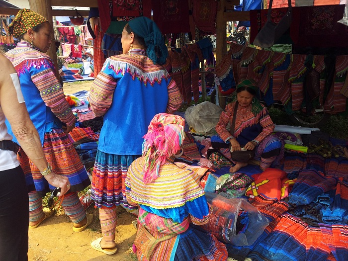 marche heddomadaire coc ly visiter bac ha brocart